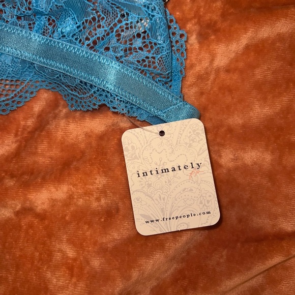 Free People IntimatelySize XS Blue Lace Bralette - Picture 3 of 6